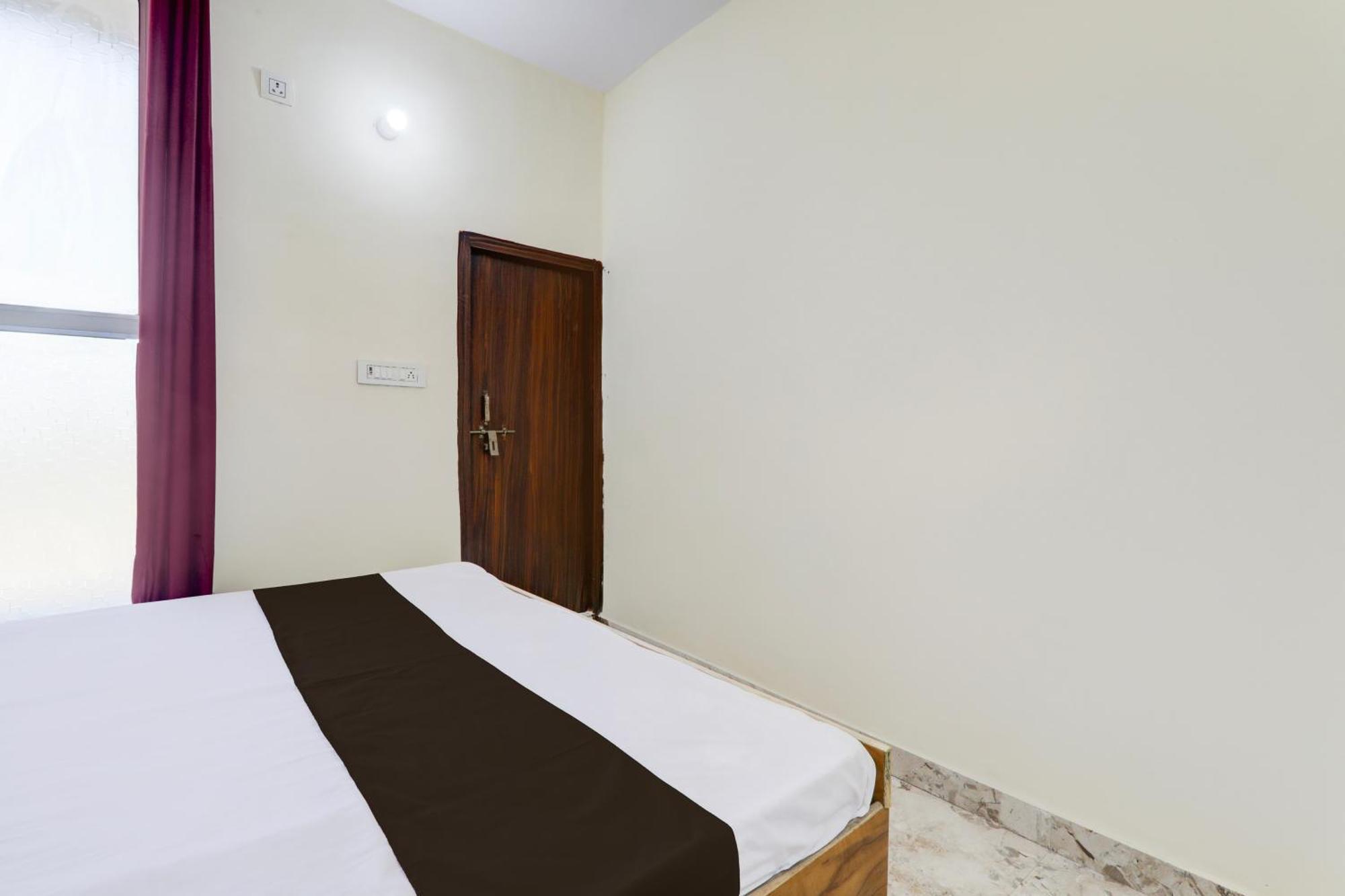 Hotel O Rn Chinhat Esterno foto