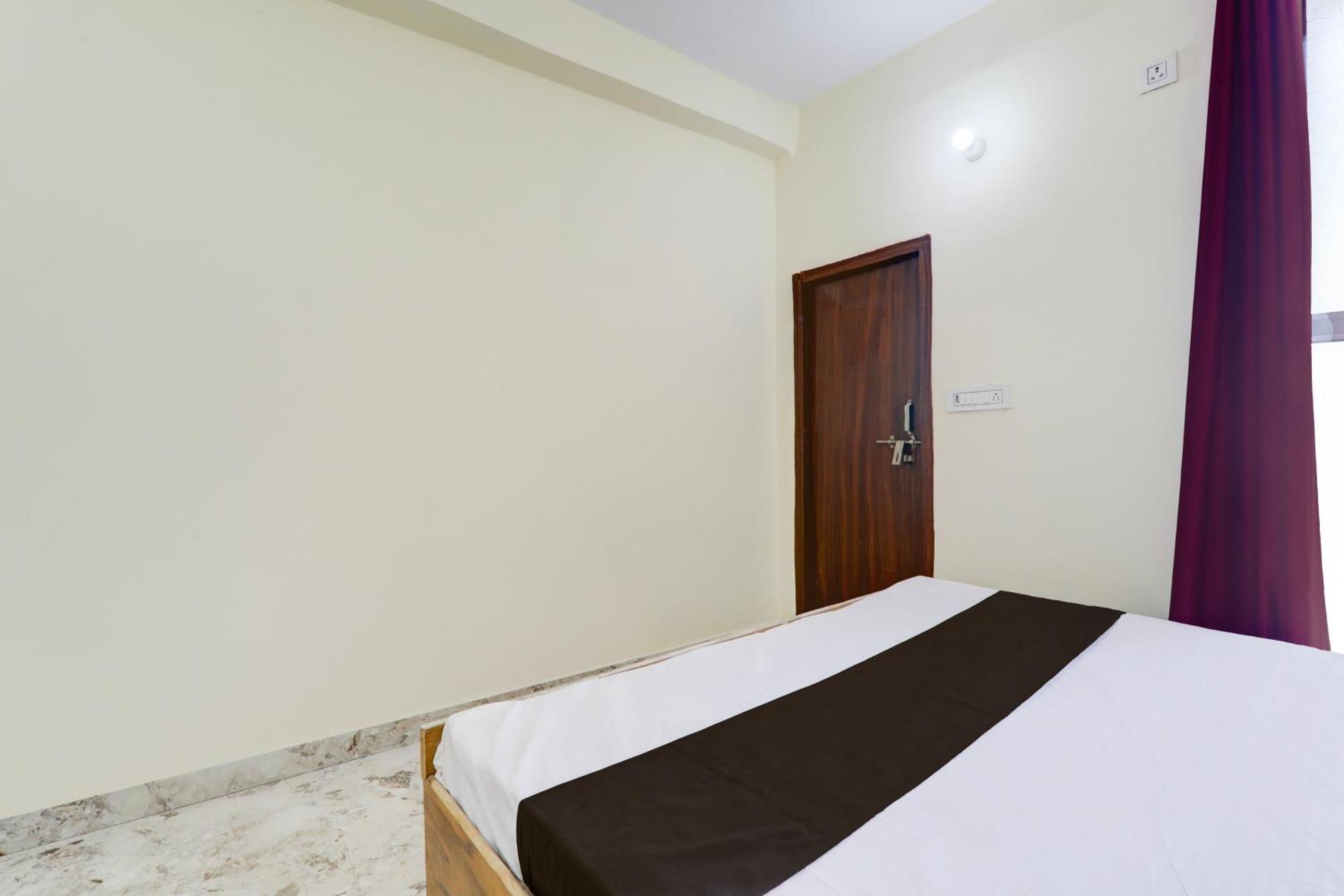 Hotel O Rn Chinhat Esterno foto
