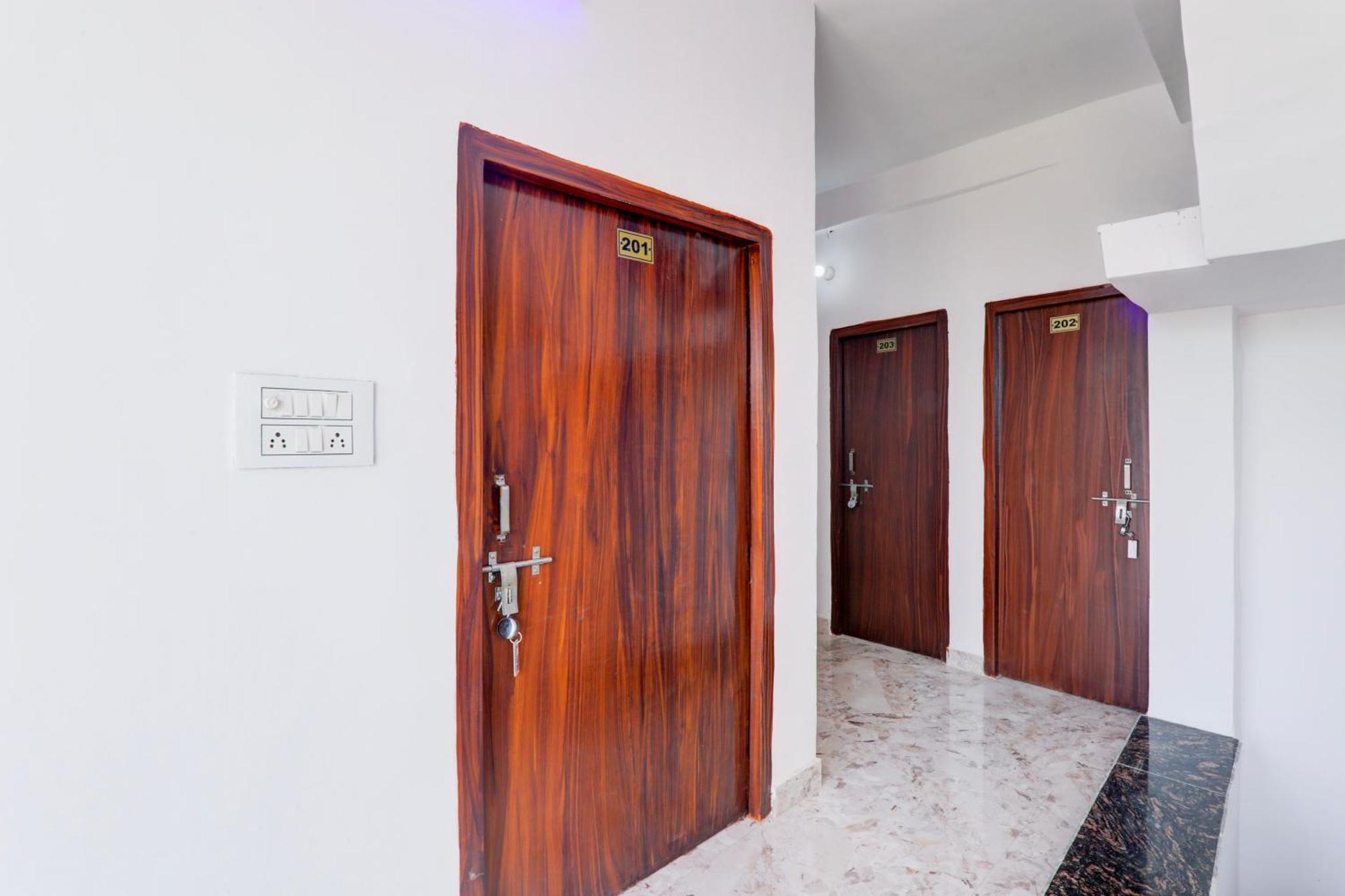 Hotel O Rn Chinhat Esterno foto